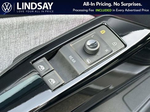 Used 2023 Volkswagen ID.4 Pro AWD/4WD image 19