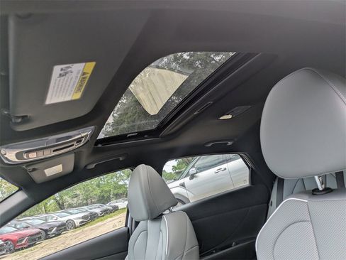 New 2025 Hyundai Elantra Limited image 19