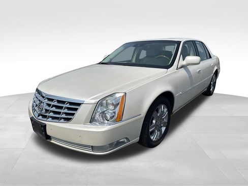 Used 2011 Cadillac DTS Platinum FWD image 5