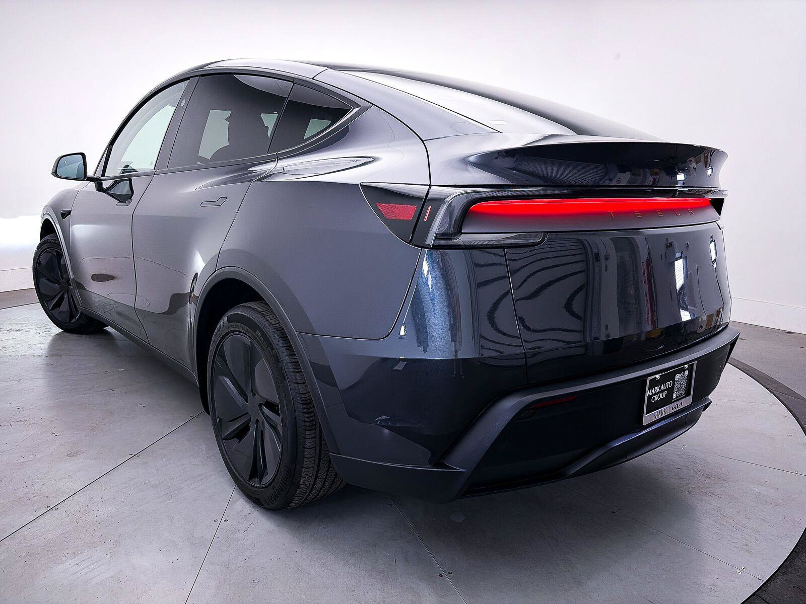 Used 2026 Tesla Model Y 2WD image 2