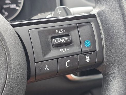 Used 2023 Nissan Rogue SV AWD/4WD image 15