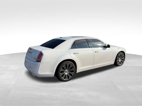 Used 2014 Chrysler 300 S RWD image 6