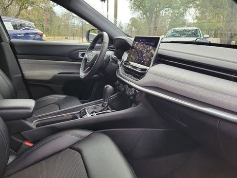 Used 2024 Jeep Compass Latitude w/ Altitude Special Edition image 34