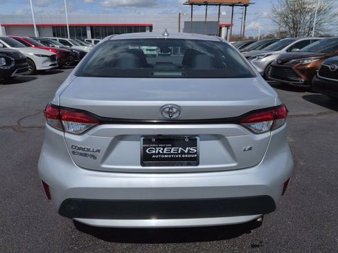 Used 2021 Toyota Corolla LE image 4