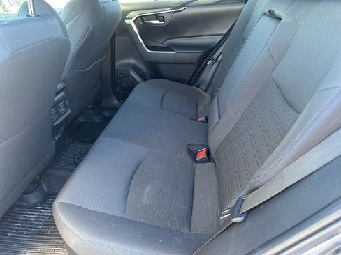 Used 2022 Toyota RAV4 SE image 11