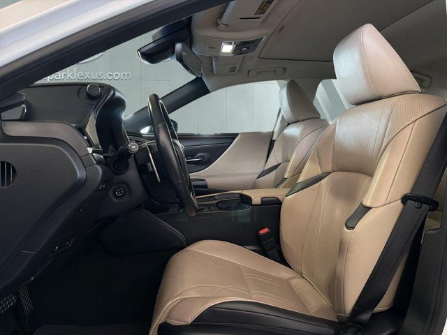 Used 2019 Lexus ES 300h w/ Accessory Package 2 FWD image 10