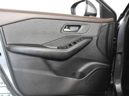 Used 2023 Nissan Rogue SV FWD image 9