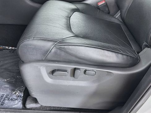 Used 2024 Nissan Armada SL w/ Captain's Chairs Package RWD image 24