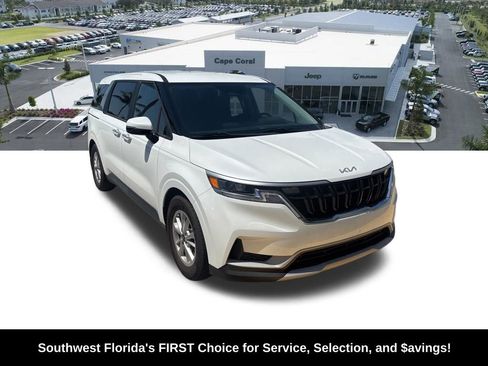 Used 2022 Kia Carnival LX FWD image 2