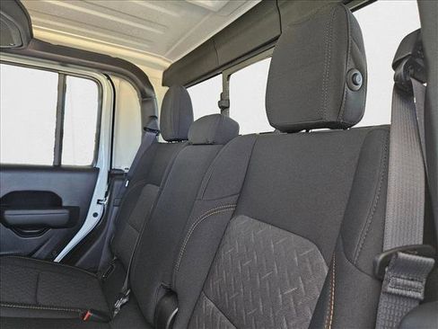 New 2025 Jeep Gladiator Mojave w/ Convenience Group image 15
