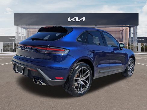 Used 2023 Porsche Macan Turbo image 4
