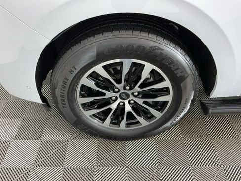 Used 2025 Ford Expedition Platinum image 36