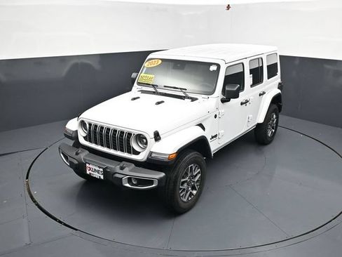 Used 2025 Jeep Wrangler Unlimited Sahara AWD/4WD image 51