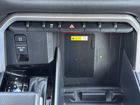 Used 2024 Toyota Tundra Limited image 29