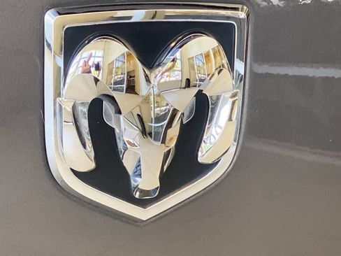 Used 2017 RAM 1500 Classic SLT AWD/4WD image 10