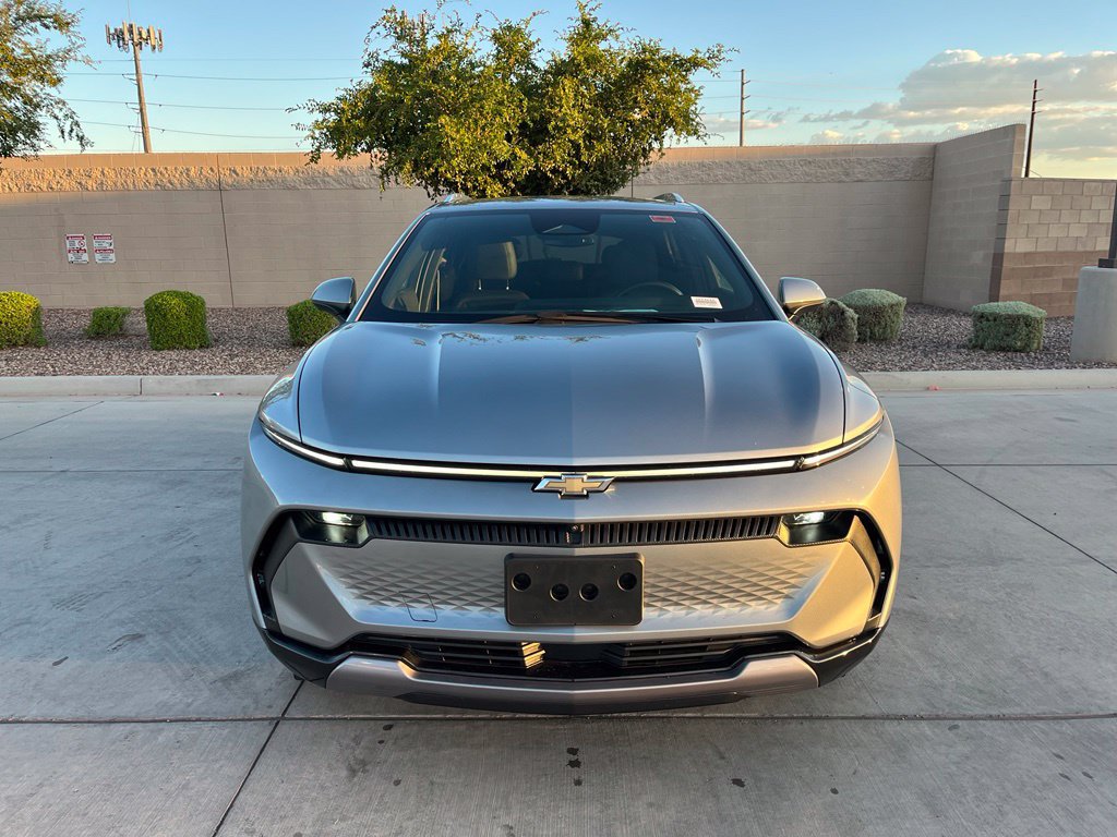 Used 2024 Chevrolet Equinox EV LT FWD image 3