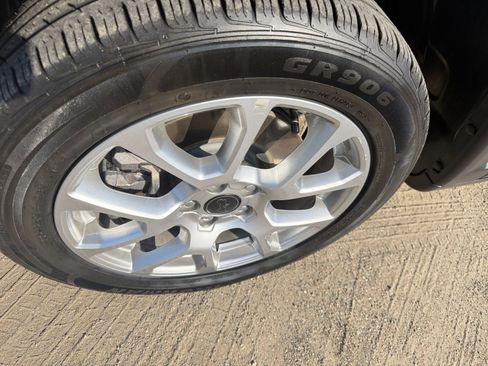 Used 2025 Jeep Compass Limited image 31