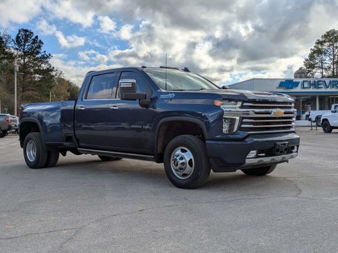 Used 2023 Chevrolet Silverado 3500 High Country AWD/4WD image 2