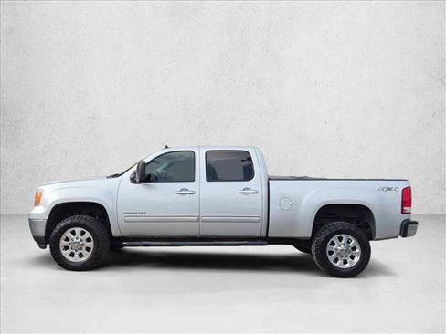 Used 2014 GMC Sierra 2500 SLT w/ SLT Convenience Package AWD/4WD image 8