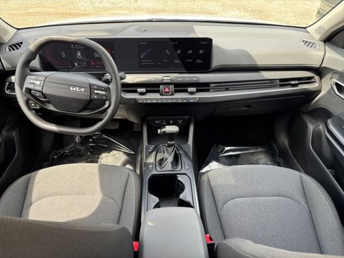 Used 2025 Kia K4 LXS FWD image 33