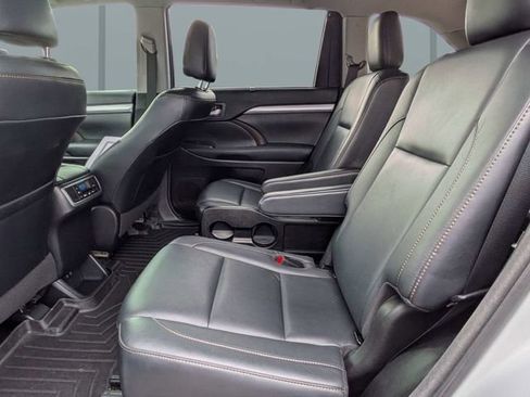 Used 2018 Toyota Highlander XLE FWD image 13