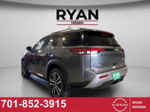 New 2025 Nissan Pathfinder Platinum image 3