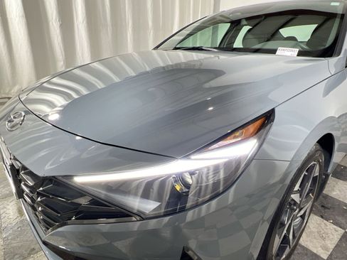 Used 2022 Hyundai Elantra SEL w/ Convenience + Premium Package image 11