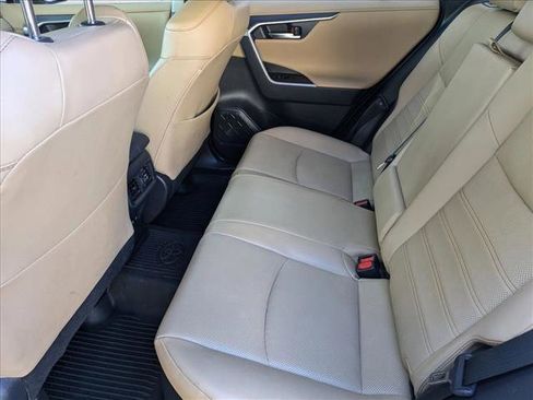 Used 2020 Toyota RAV4 Limited image 18