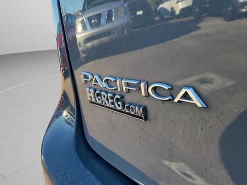 Used 2021 Chrysler Pacifica Touring-L image 36