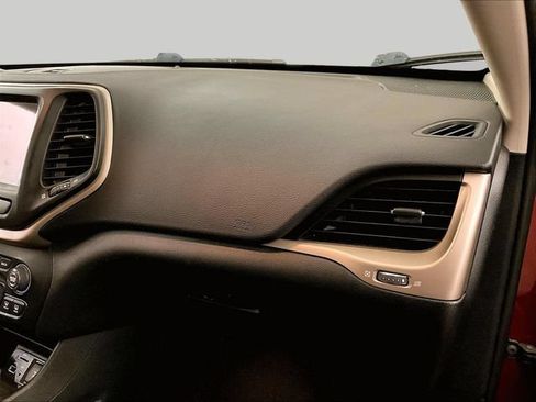 Used 2017 Jeep Cherokee Limited AWD/4WD image 15