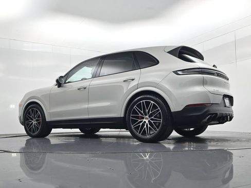 Used 2025 Porsche Cayenne S AWD/4WD image 51