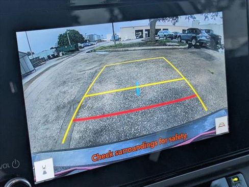 Used 2025 Toyota Camry SE FWD image 11