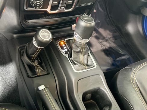 Used 2022 Jeep Gladiator Overland AWD/4WD image 17
