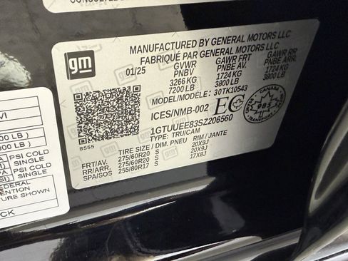 Used 2025 GMC Sierra 1500 AT4 w/ Technology Package AWD/4WD image 25