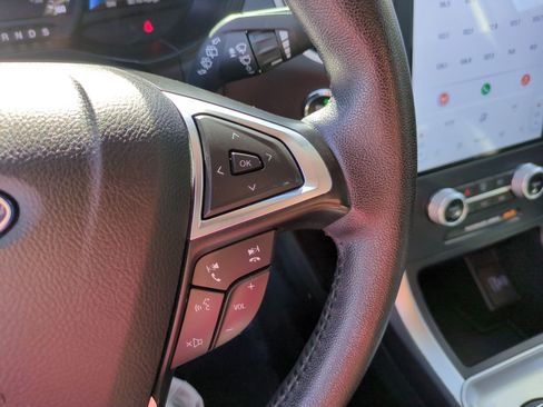 Used 2023 Ford Edge SEL image 18