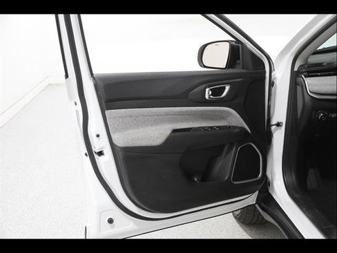 Used 2022 Jeep Compass Latitude AWD/4WD image 4