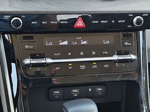 Used 2024 Kia Carnival EX FWD image 26