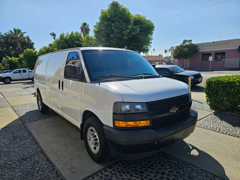 Used 2018 Chevrolet Express 3500 Extended w/ Driver Convenience Package image 3