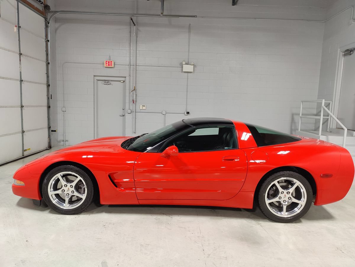 Used 2003 Chevrolet Corvette Coupe w/ Preferred Equipment Group RWD image 20