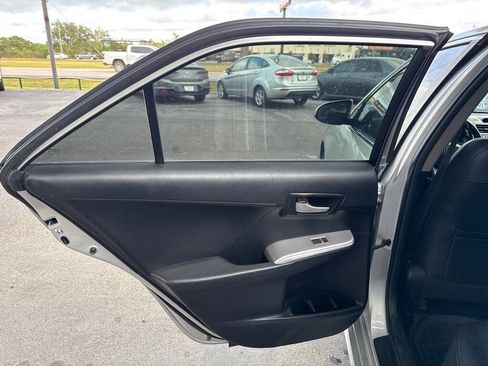 Used 2014 Toyota Camry L image 13
