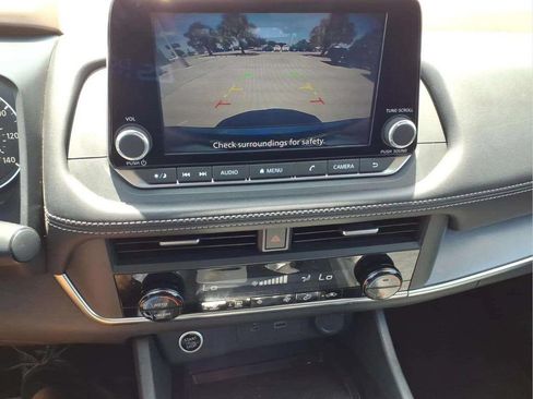 Used 2023 Nissan Rogue SV FWD image 16