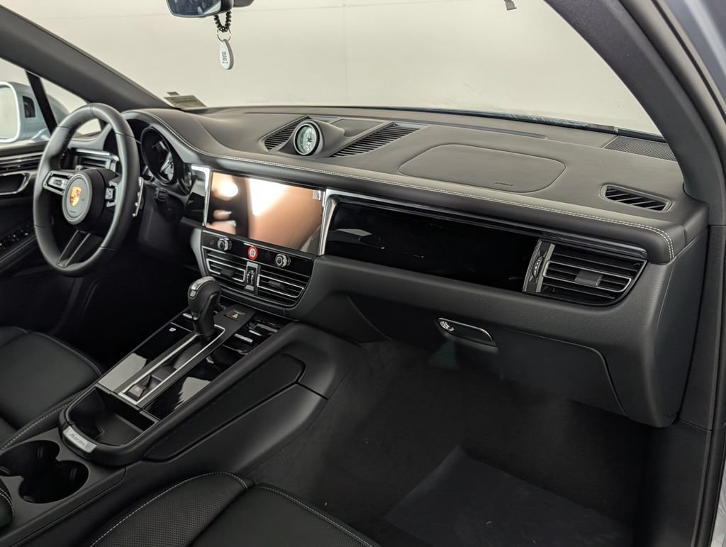 New 2026 Porsche Macan AWD/4WD image 19