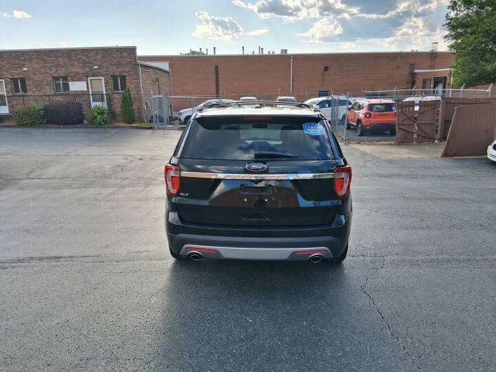 Used 2017 Ford Explorer XLT w/ Equipment Group 202A FWD image 6