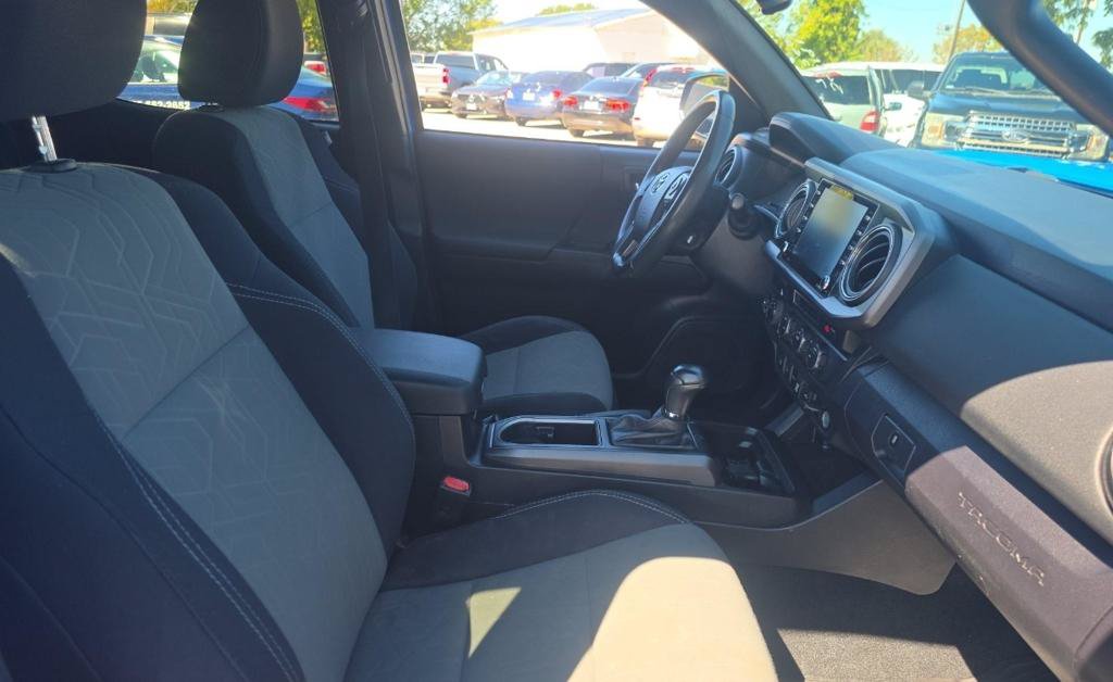 Used 2021 Toyota Tacoma TRD Sport w/ Technology Package AWD/4WD image 15