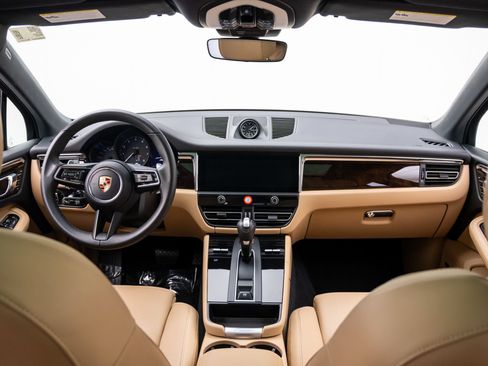 Certified 2026 Porsche Macan AWD/4WD image 11