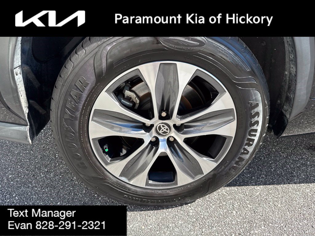 Used 2023 Toyota Highlander XLE FWD image 9