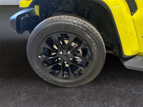 Used 2022 Jeep Wrangler Unlimited Sahara w/ Cold Weather Group image 14