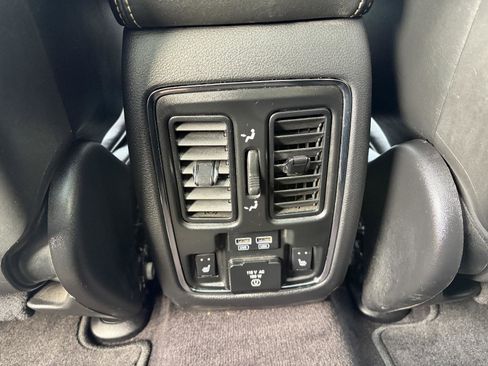 Used 2017 Jeep Grand Cherokee Overland image 21