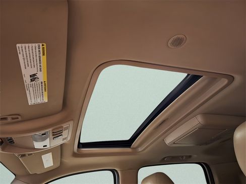 Used 2011 Chevrolet Suburban LTZ image 17