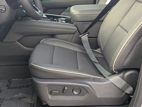 New 2026 Chevrolet Suburban Premier RWD image 4